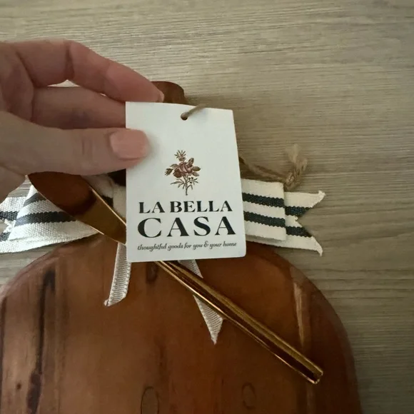 NWT acacia wood cheese board: 
15x12x6 - Picture 4 of 6